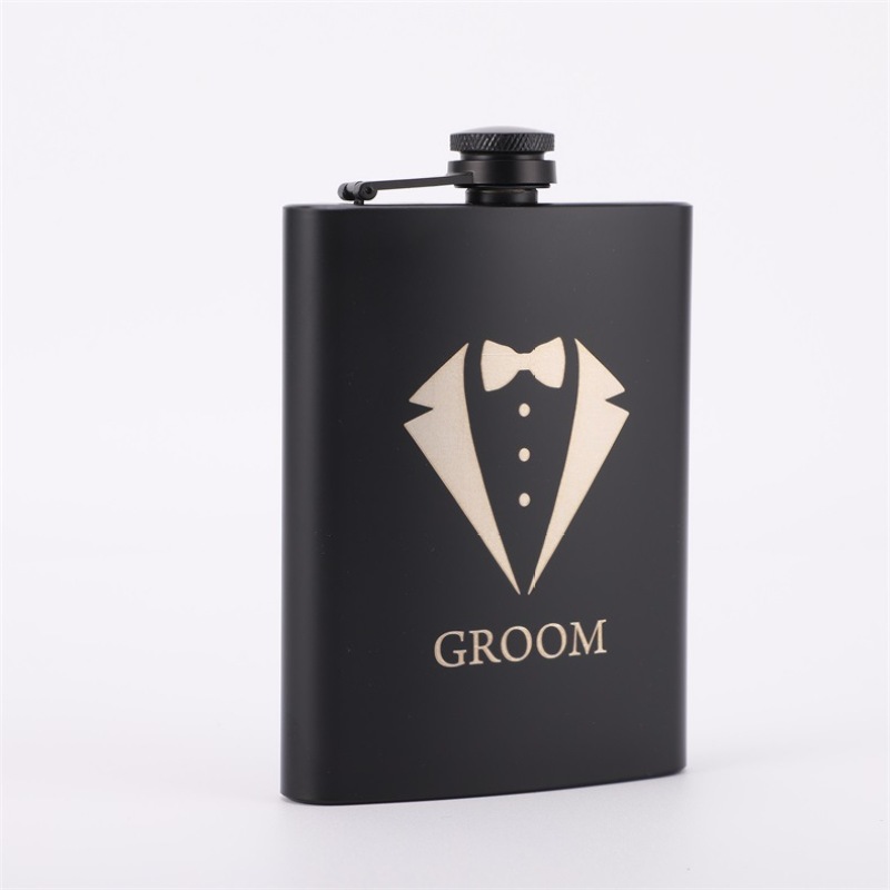 Elegant Mini Hip Flask With Leather Portable Custom Logo Color Pocket Flask Comfortable Luxury Alcohol Flask