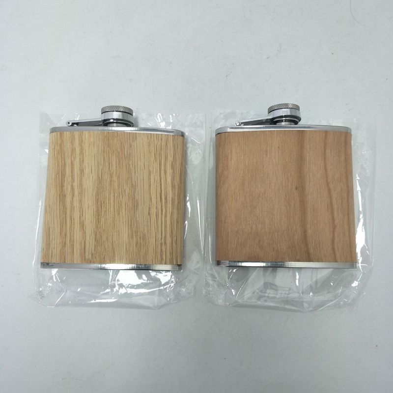 Elegant Mini Hip Flask With Leather Portable Custom Logo Color Pocket Flask Comfortable Luxury Alcohol Flask