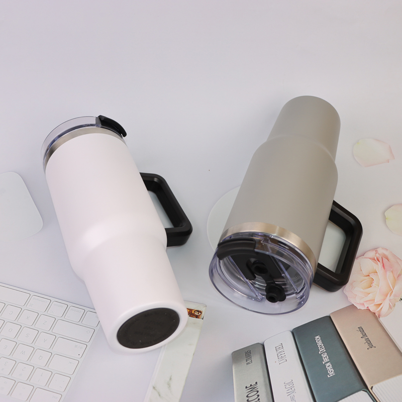 Wholesale 30oz Stainless Steel Double Wall Insulated Vacuum Coffee Mugs 900ml Car Tumblers Cups with Handle and Lid
