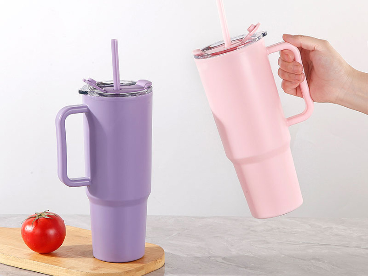 How an Insulated Straw Tumbler Keeps Drinks Cold All Day