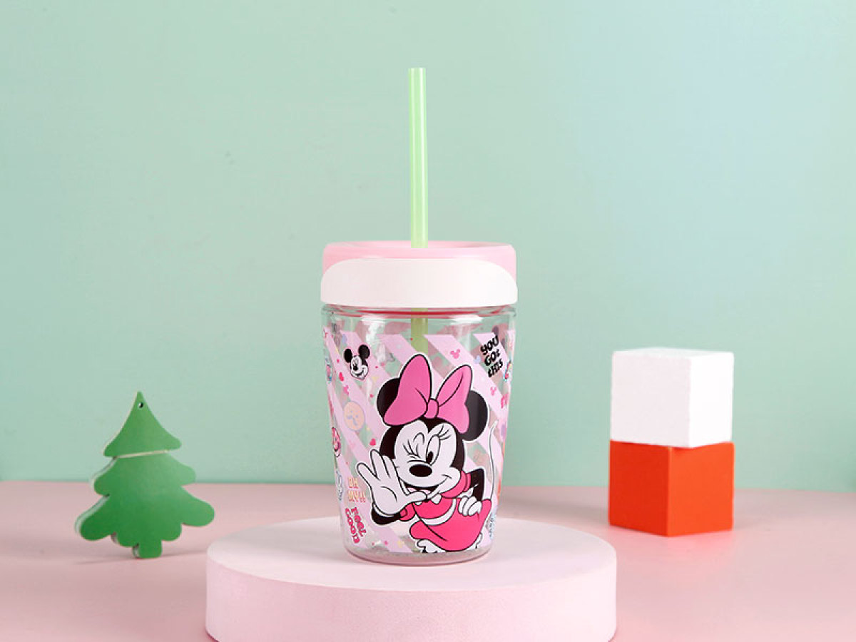 The Benefits of Using an Insulated Straw Tumbler for Work and Travel