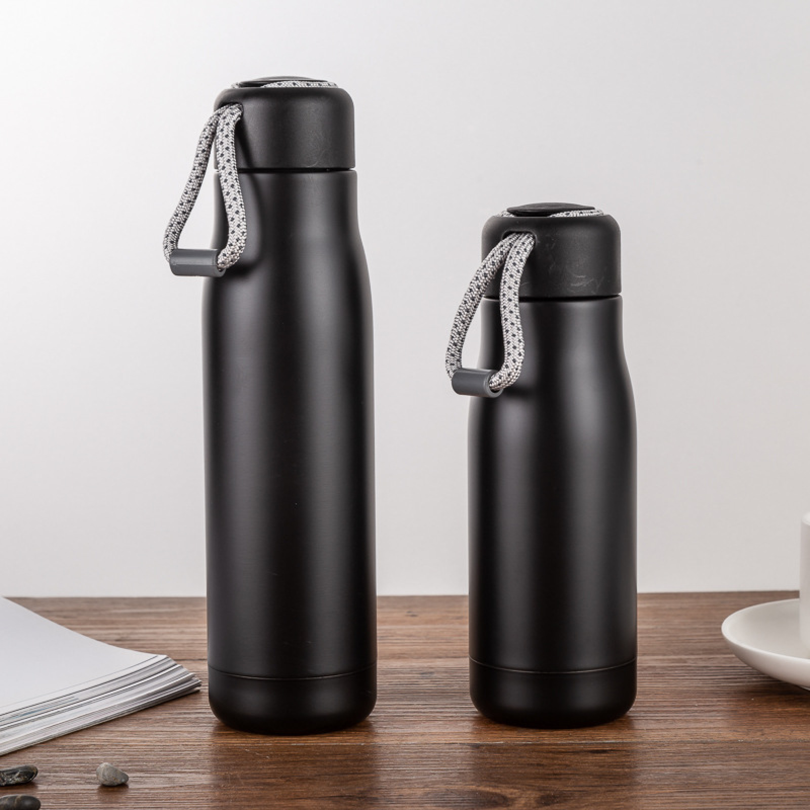 Sustainable Portable Hot Insulated 304 Stainless Steel Insulation Cup Large Capacity Vacuum Flasks Water Bottle with Plastic Lid