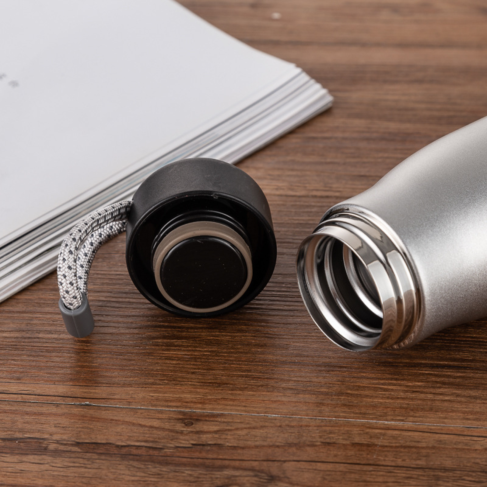 Sustainable Portable Hot Insulated 304 Stainless Steel Insulation Cup Large Capacity Vacuum Flasks Water Bottle with Plastic Lid