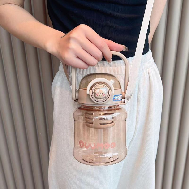 Top Fashion 1000ml Tritan Water Bottle for Women Cute Plastic Drinkware with Straw and Straps