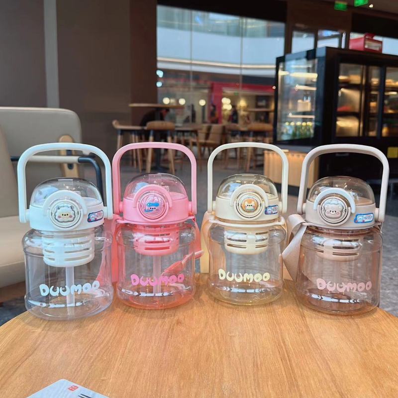 Top Fashion 1000ml Tritan Water Bottle for Women Cute Plastic Drinkware with Straw and Straps