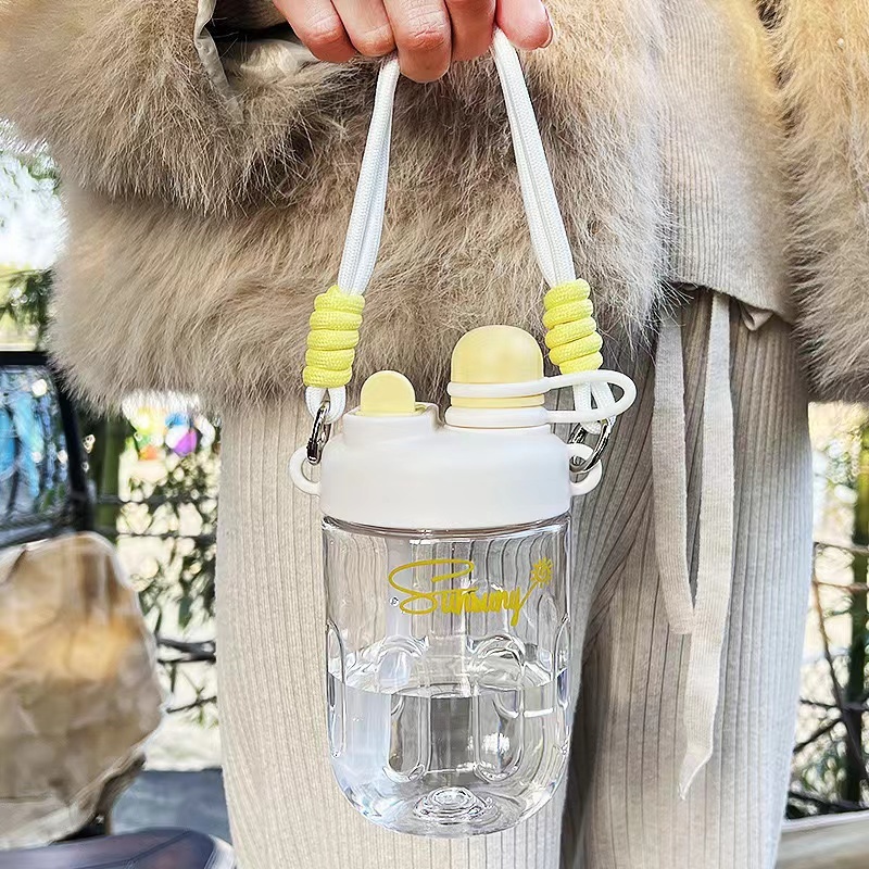 High Quality Wholesale Plastic Coffee Cup with Portable Handle Cute Creative Kids Water Bottle Infuser Straw for Children