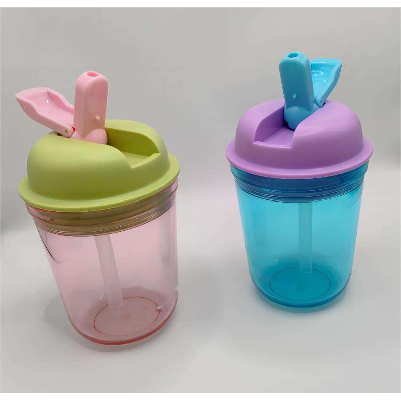 China Manufacturer Reusable New Creative Creative Plastic Straw Pp Material Cups Gifts Cups Straps With Lid Clear Bottle Straw