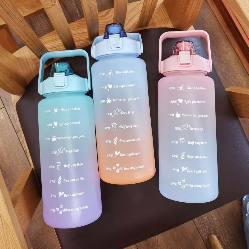 Outdoor Large Capacity Gradient Color Time Marker 2000ml Sport Water Bottle with Straw and Handle