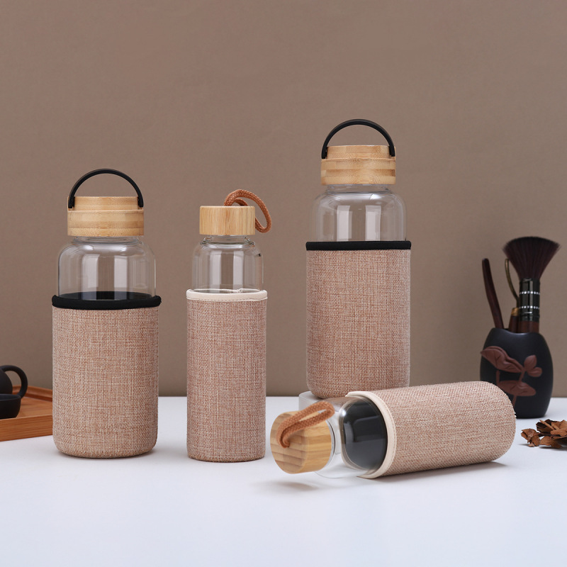 Customized Large Capacity High Borosilicate Single Wall Glass Water Bottle with Bamboo Lid for Outdoor Use