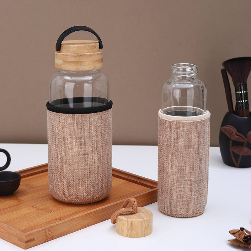 Customized Large Capacity High Borosilicate Single Wall Glass Water Bottle with Bamboo Lid for Outdoor Use