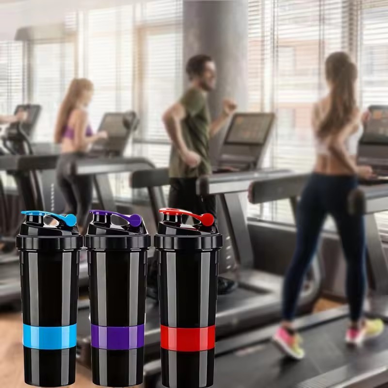 Wholesale Custom Colors and Logo 550ml Large Capacity Free Plastic Sport Workout Blender Protein Shaker Bottle Shaker Gym