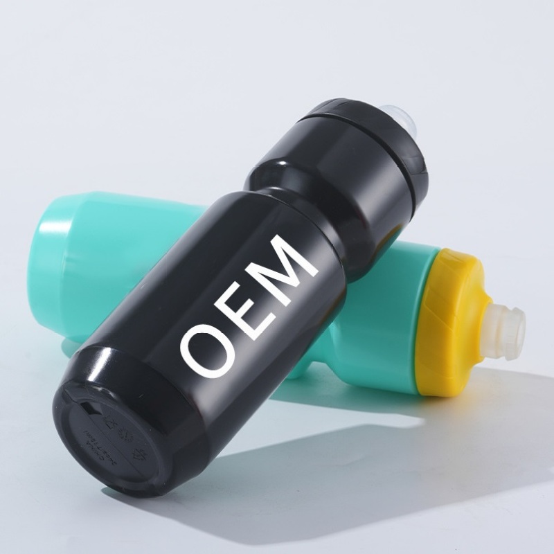 600ml Eco-Friendly Easy-carry Squeeze Water Bottle for Cycling Camping Outdoor Sports Plastic Not Applicable for Boiling Water