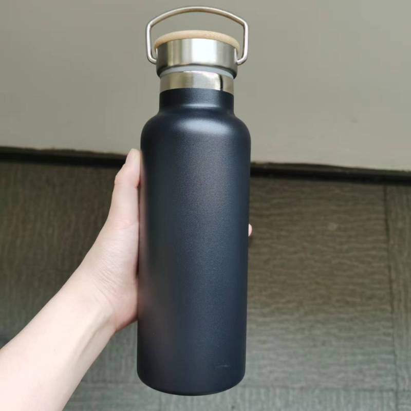 High Quality Custom Logo 750ml Double Wall Stainless Steel Vacuum Insulated Water Bottle Black Sports Metal Bicycle Bottle