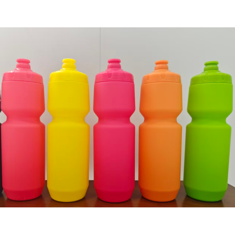 600ml Eco-Friendly Easy-carry Squeeze Water Bottle for Cycling Camping Outdoor Sports Plastic Not Applicable for Boiling Water