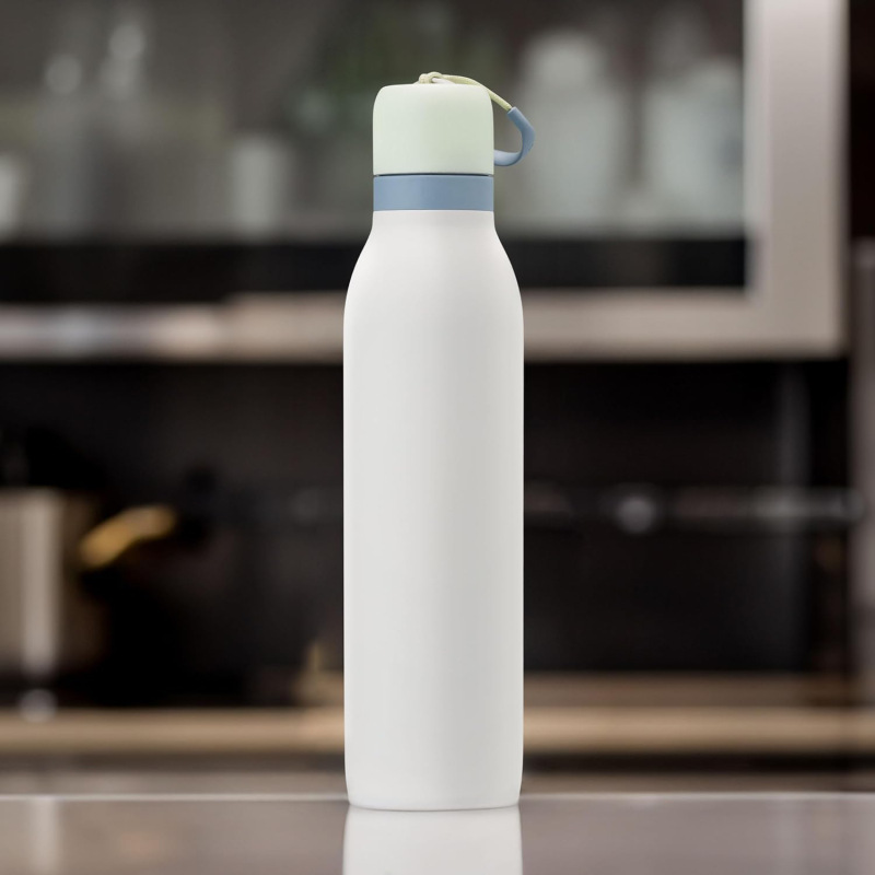 Customizable 550ml/700ml Stainless Steel Vacuum Insulated Water Bottle Bpa-Free Free Straw Sip Rope Sports Handle for Back