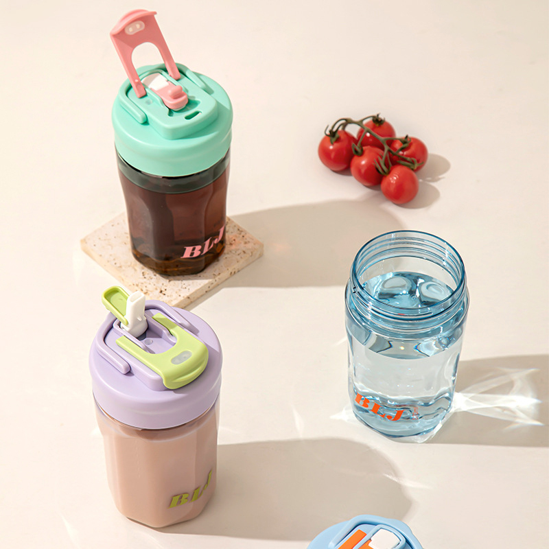 BPA-Free Kids Water Bottle 570ml - Leakproof Straw Handle
