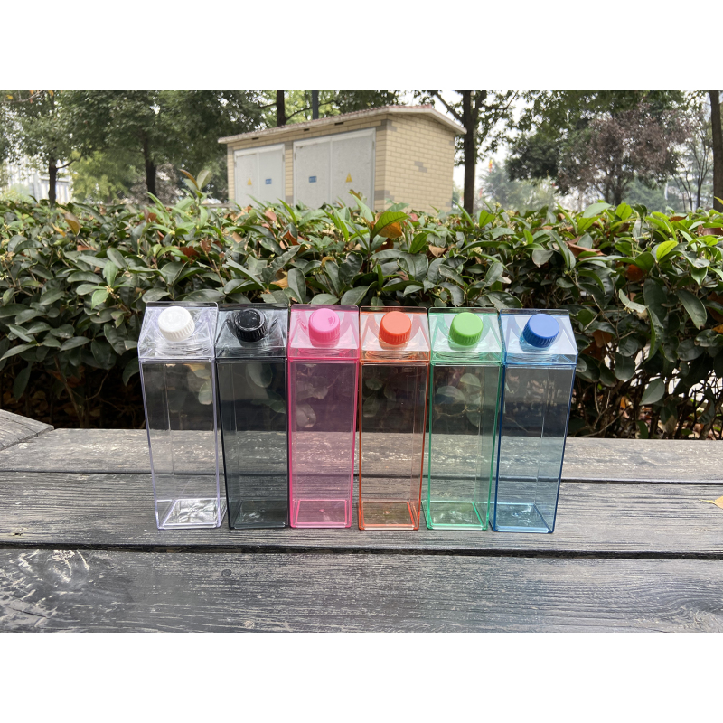 Wholesale Food Grade Plastic 500ML 16oz Transparent Colored Acrylic Milk Box Carton Shaped Water Bottle with Lid 1000ml