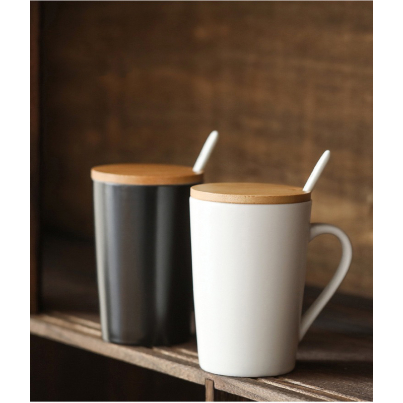 Customized 13oz Black and White Ceramic Coffee Mug with Lid and Spoon Milk Cup Classic Mug Drinking Cups for Tea and Coffee