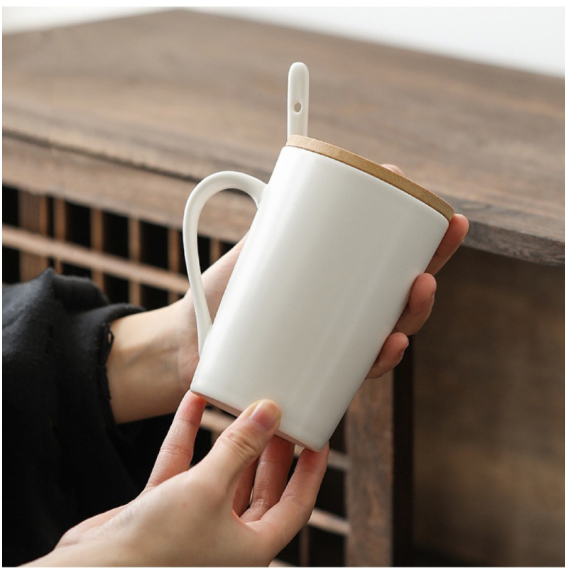 Customized 13oz Black and White Ceramic Coffee Mug with Lid and Spoon Milk Cup Classic Mug Drinking Cups for Tea and Coffee