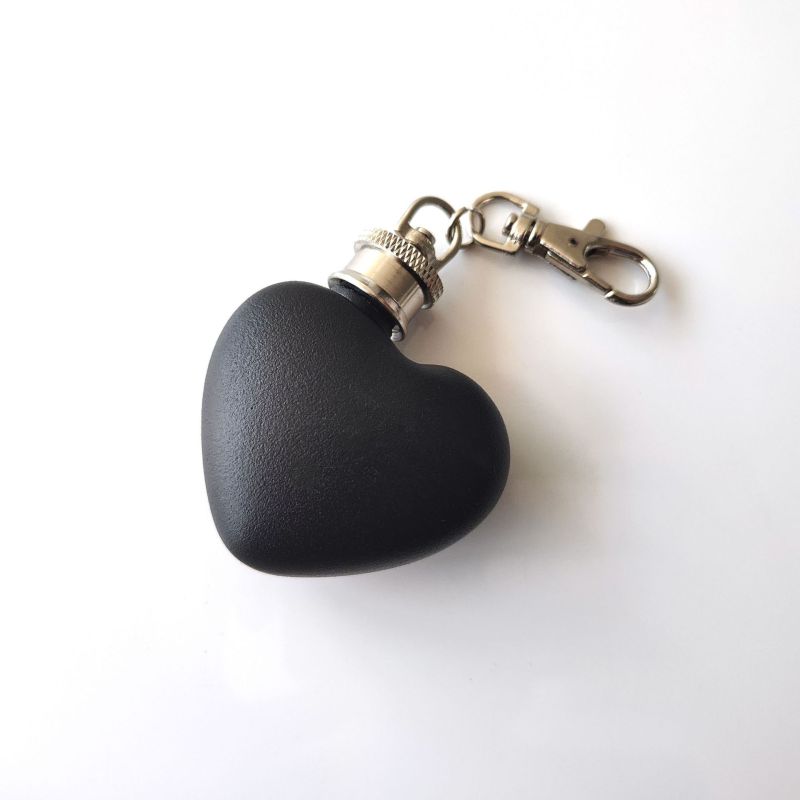 Wholesale 30ml 1oz Hip Flask Heart-Shaped Keychain SS304 Stainless Steel Flask Heart Bottle Mini Drinking Ware Key Chain Flask