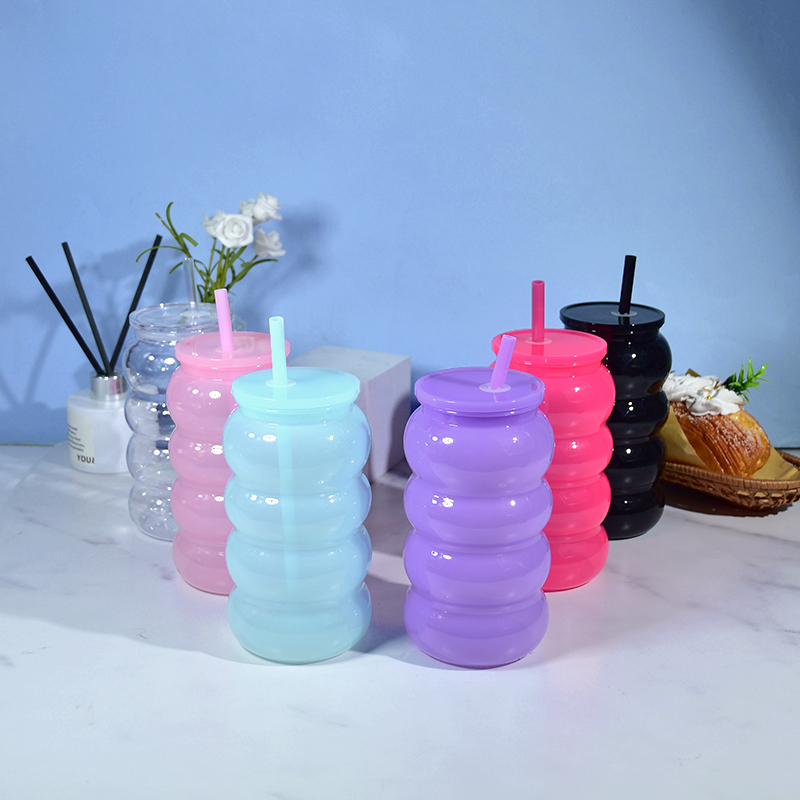 New 16oz Plastic Cup Clear Acrylic Tumbler Wave Shape Reusable Plastic Suction Mug Kids Daily Home Use Cup with Straw for Party
