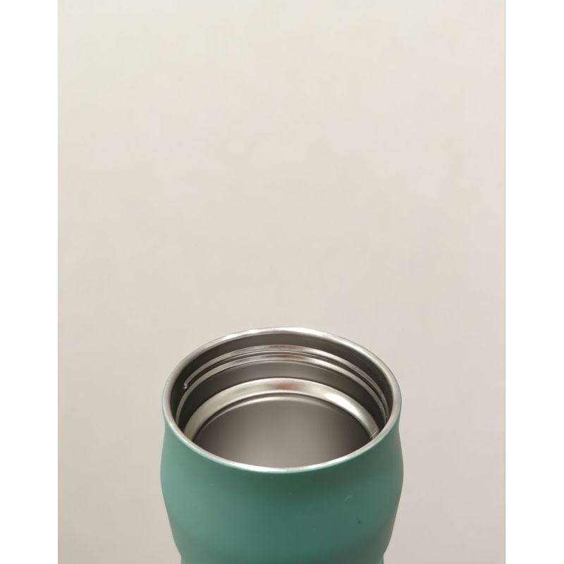Botella de agua isotérmica de doble pared de acero inoxidable con asa portátil ligera para mantener las bebidas calientes o frías durante horas.