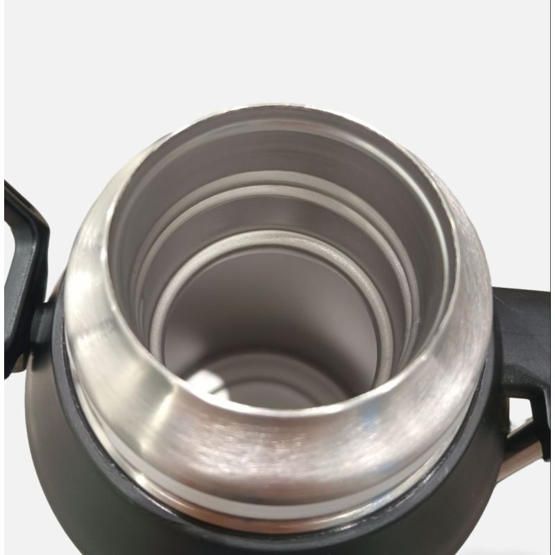 Borraccia termica resistente con coperchio multifunzionale e maniglia integrata, ideale per viaggi in famiglia, picnic e lunghi tragitti.