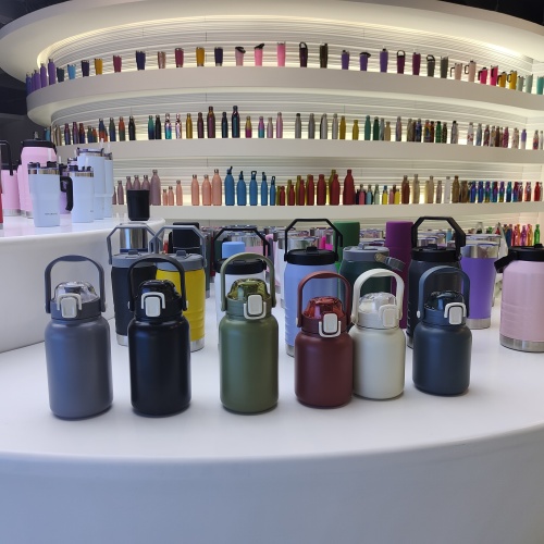 2024 Hot Kids Cute Bounce Lid Double Wall Stainless Steel Vacuum Travel Water Bottle with Handle