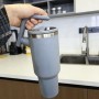 Borraccia moderna a doppia parete in acciaio inox 304, con isolamento sottovuoto, a prova di perdite, ecologica e con manico girevole, molto richiesta.
