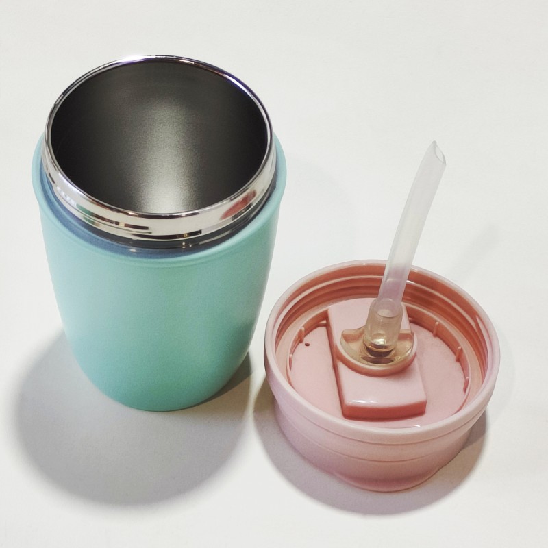 Umweltfreundlicher, individuell gestaltbarer Becher mit Logo, farbenfrohe, nachhaltige Thermobecher mit Silikondeckel