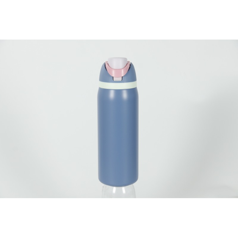 Doppelwandige, vakuumisolierte und auslaufsichere Edelstahl-Thermoskanne mit klassischem Logo-Gravur, 12–24 Stunden Wärmeleistung, BPA-frei, ideal für Camping und Outdoor-Aktivitäten.