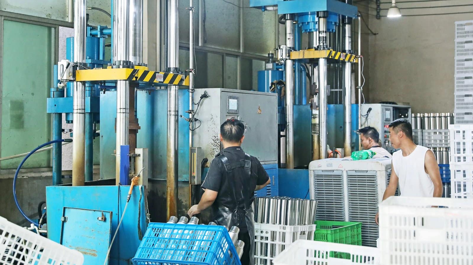 return and refund policy banner for bluegreen cup factory wholesale tumblers and bulk stainless steel cups.