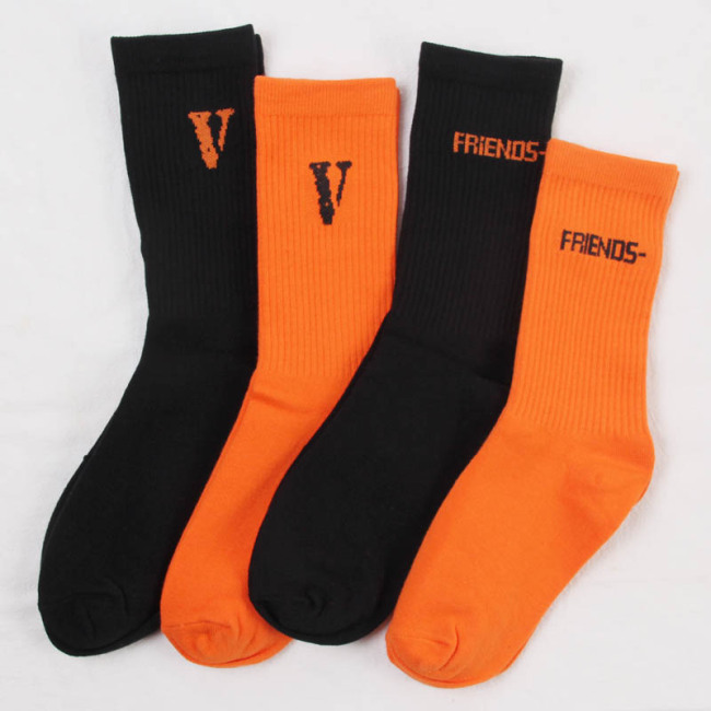 Diseñador casual jacquard tejido letra venta al por mayor tripulación algodón marcas calcetines divertidos deportes calcetines personalizados