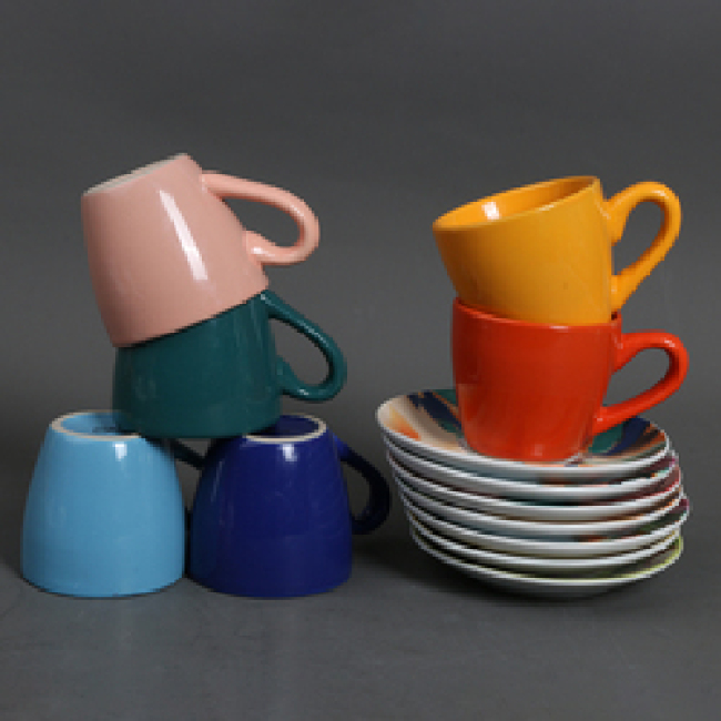 Cor personalizada logotipo multicolorido mini xícaras de café de porcelana com pires xícara de café de cerâmica e pires