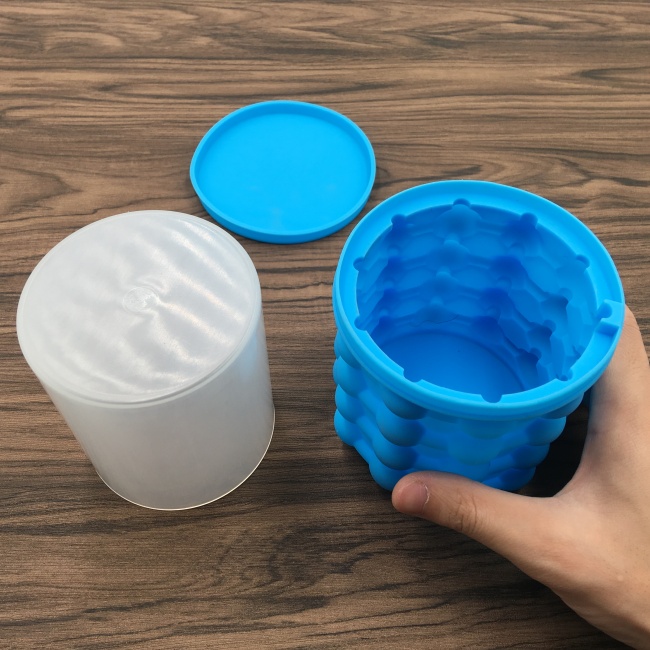 Silicone portátil meio redondo economizador de espaço para cubos de gelo balde de gelo cilindro molde para cubos de gelo com tampa azul vermelho