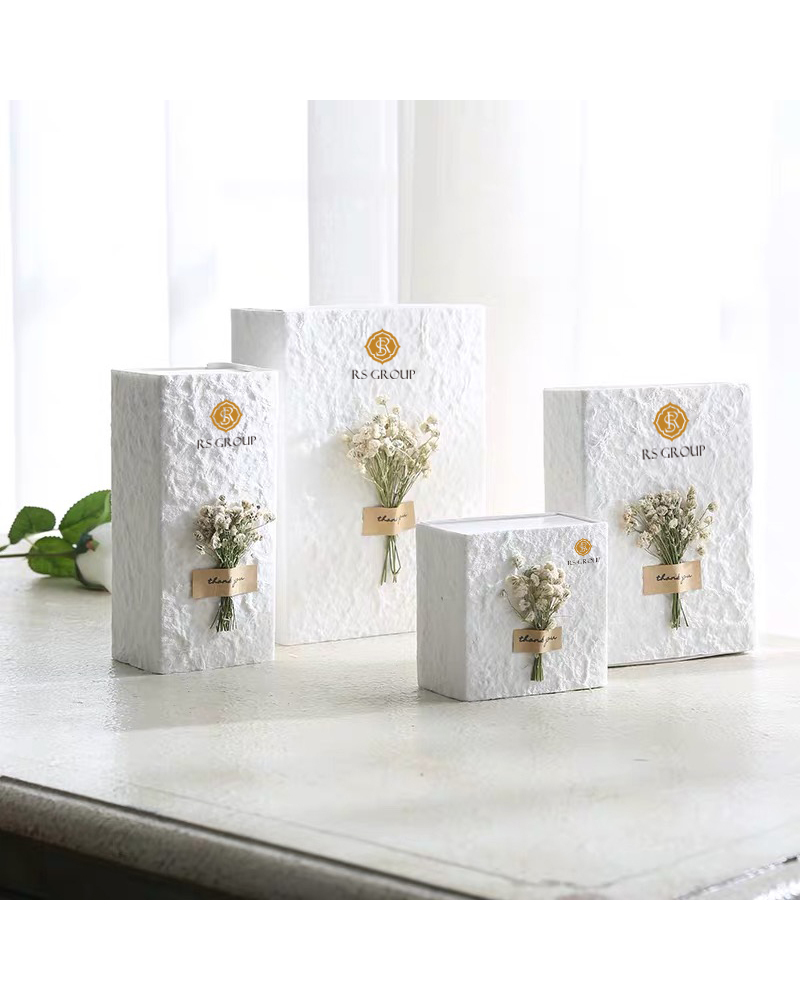 Gift Paper Packaging Box Different Capacity Box with Small Flower Decoration
