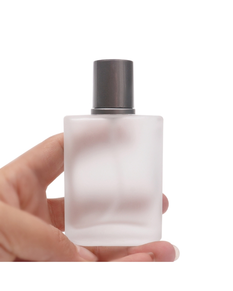Spot Wholesale Dispensing Spray Bottle 50ml Dubai Glass Flat Square Frosted Perfume Bottle