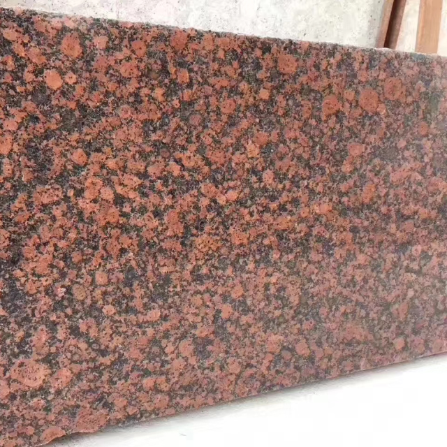 dalles de granit rouge baltique