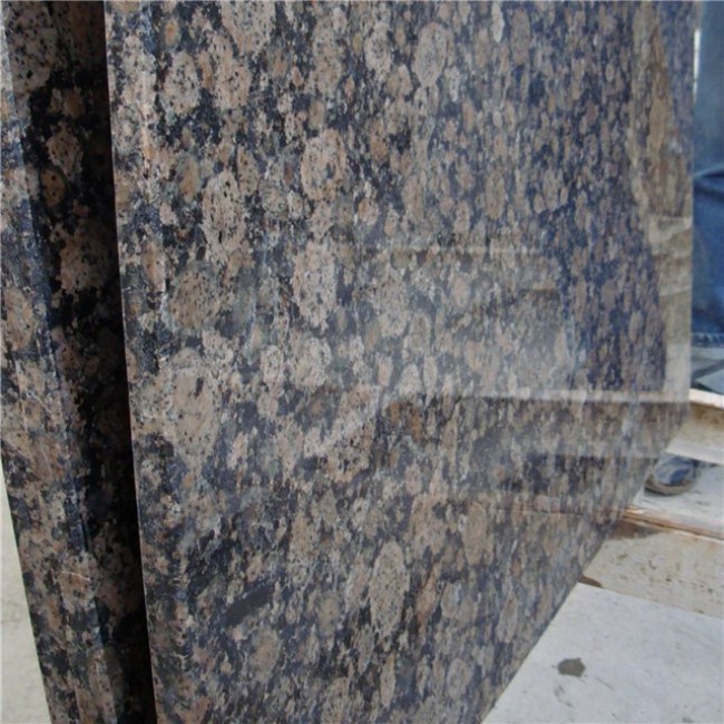 Comptoirs en granit brun baltique