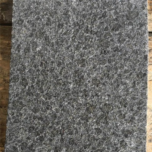 Carrelage extérieur en pierre de basalte noir