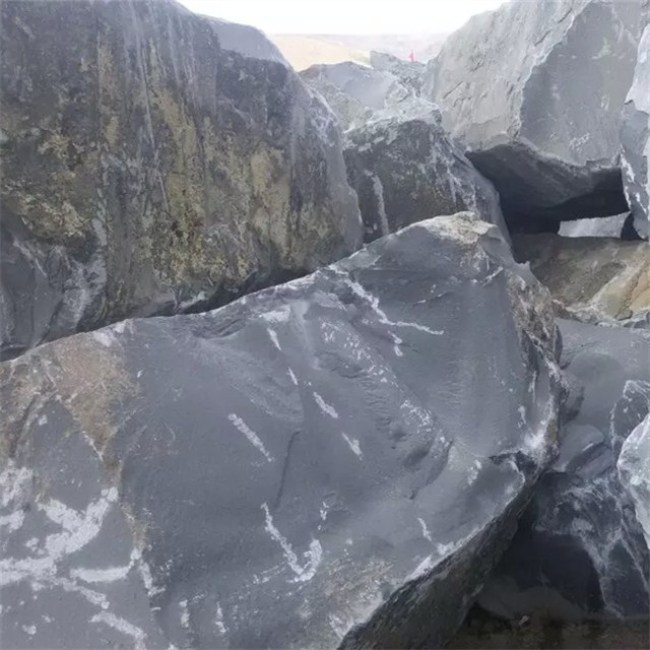 Basalte noir de Mongolie