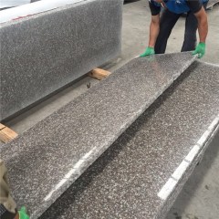Granit brun vibrant