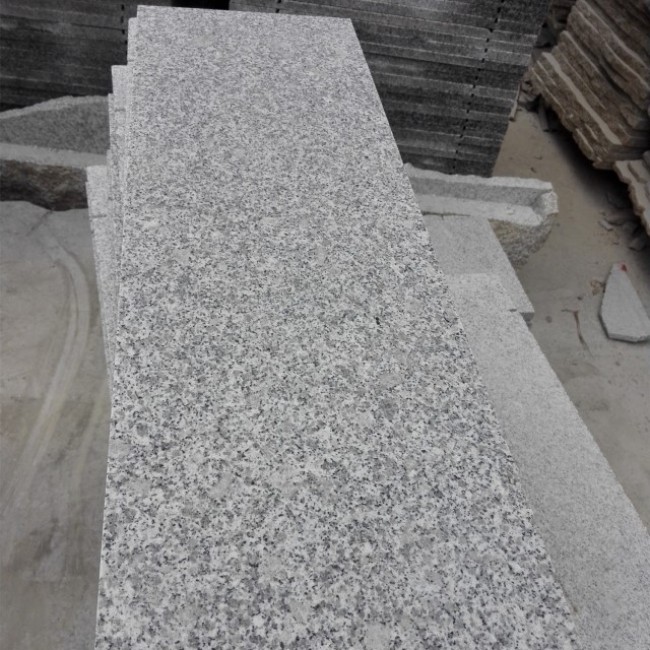 Billige Granit-Pflasterplatten aus grauem Granit aus China