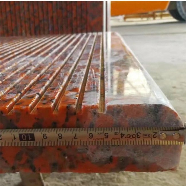 Polierte Treppenstufen aus rotem Granit G562