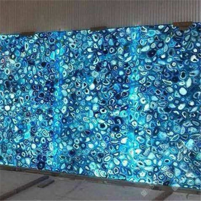 Полудрагоценный камень голубой агат