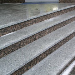 Marches d'escalier en granit brun baltique