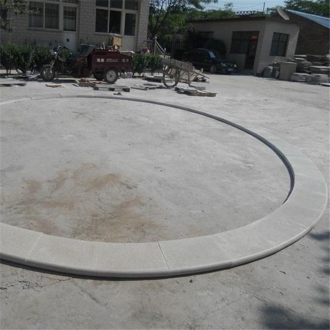 Carrelage de contour de piscine en pierre