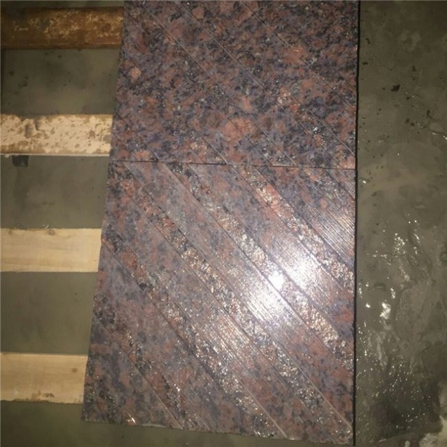 Тактильная плитка из гранита коричневого цвета