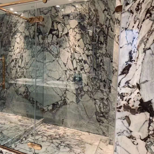 Neue Badezimmerbodenfliesen aus weißem Arabescato-Marmor