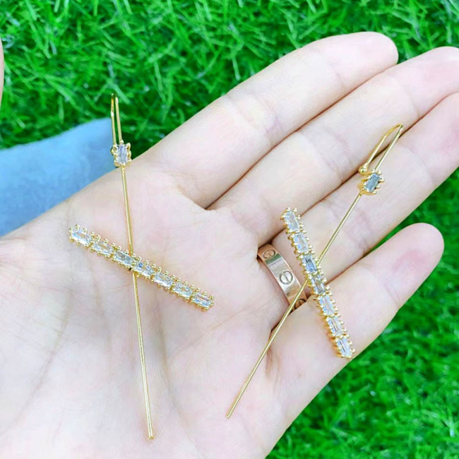 EC1744 CZ Pave Daisy Ear Wrap Crawler Hook Earring Modern Cane Ear Climber, Gold-plated Butterfly Edgy Ear Pin Cuff Earring